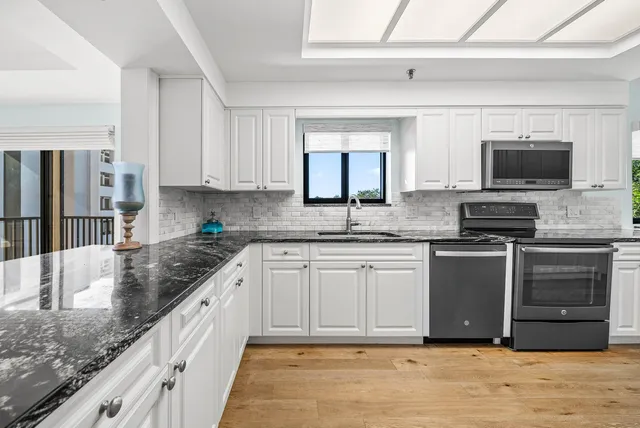 $4,250 | 11370 12 Oaks Way, Unit 418, North Palm Beach, FL 33408