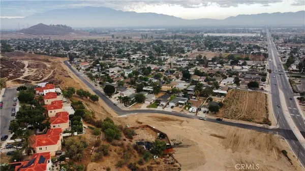 $1,299,000 | 18661 5th Street, Bloomington, CA 92316