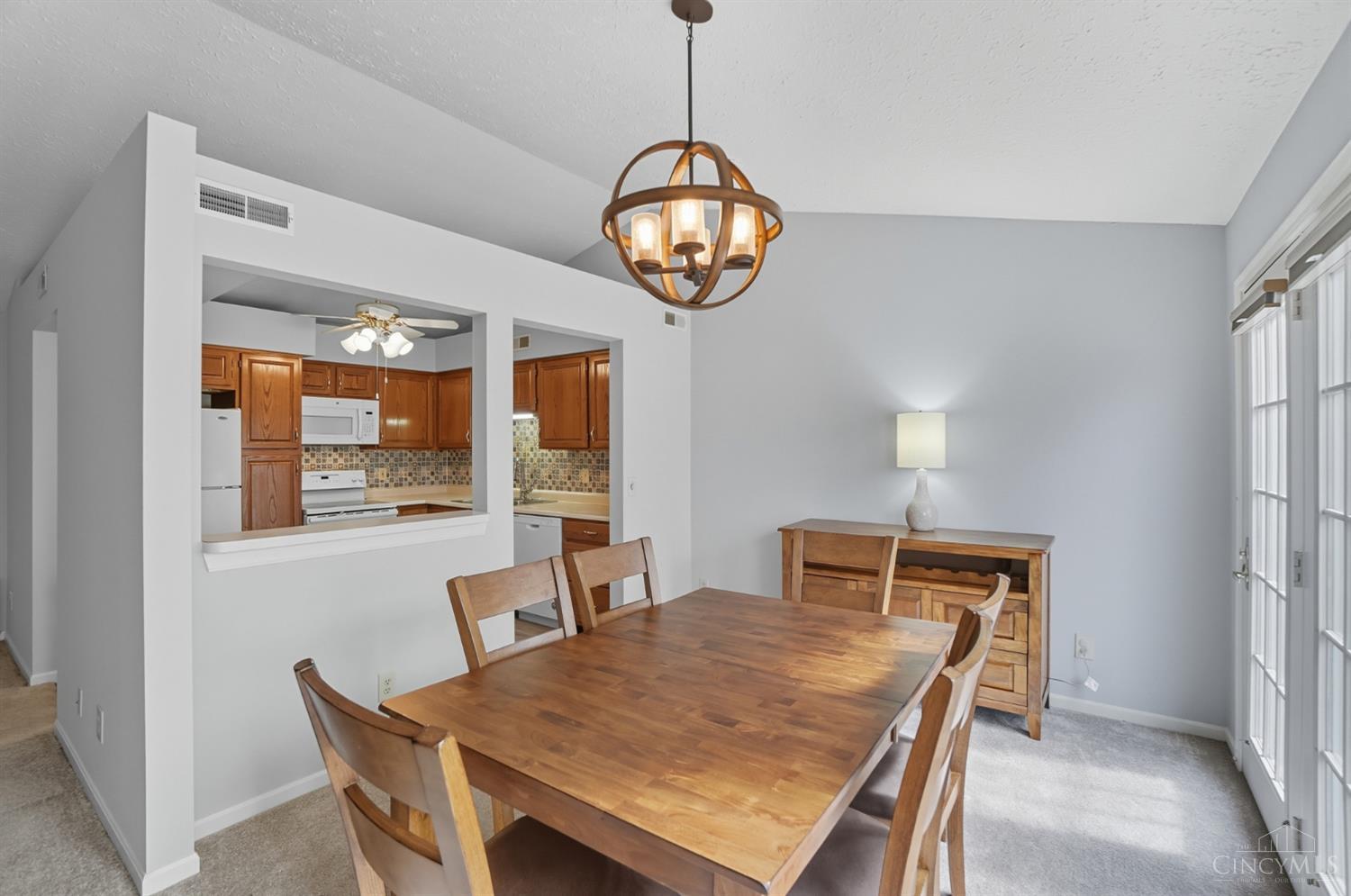5213 Fox Ridge, Unit 302 Cincinnati, OH 45248 - Photo 7 of 31 Gallery Image 7