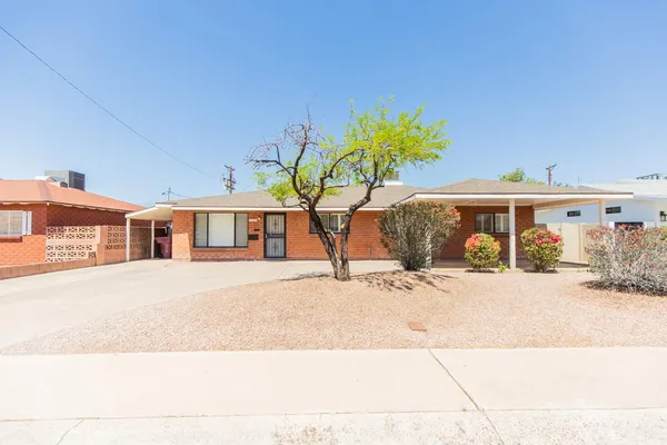 $2,700 | 8050 East Clarendon Avenue, Scottsdale, AZ 85251