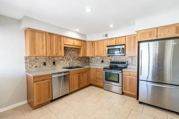 $2,700 | 8050 East Clarendon Avenue, Scottsdale, AZ 85251