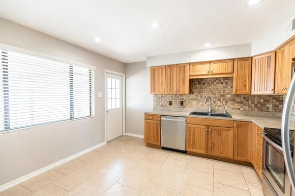 $2,700 | 8050 East Clarendon Avenue, Scottsdale, AZ 85251