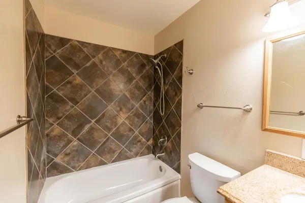 $2,700 | 8050 East Clarendon Avenue, Scottsdale, AZ 85251