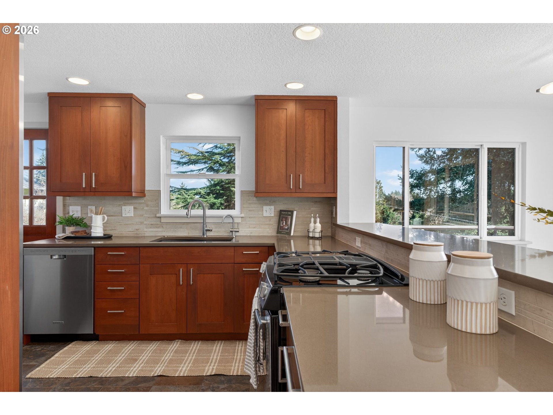3226 Southwest Dolph Court Portland, OR 97219 - Photo 11 of 48 Gallery Image 11