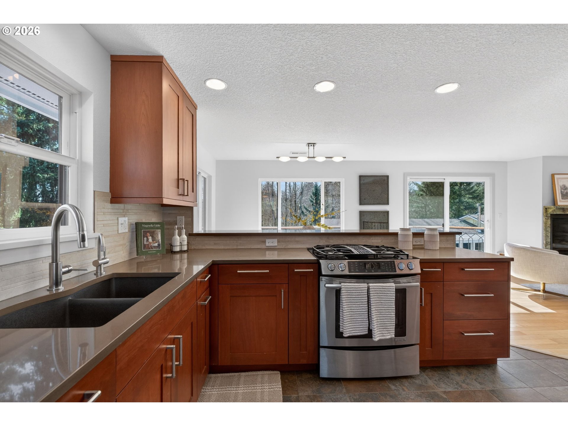 3226 Southwest Dolph Court Portland, OR 97219 - Photo 12 of 48 Gallery Image 12