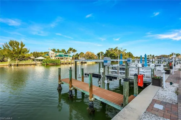 $3,450 | 1950 Gulf Shore Boulevard North, Unit 104, Naples, FL 34102