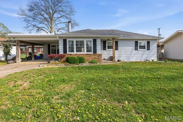 $249,000 | 317 West Field Drive, Red Bud, IL 62278