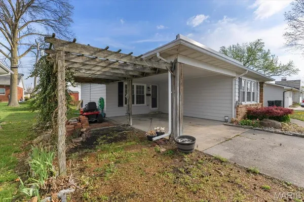 $249,000 | 317 West Field Drive, Red Bud, IL 62278