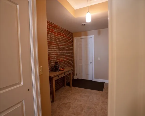 $2,500 | 90 East Market Street, Unit 2, Corning, NY 14830