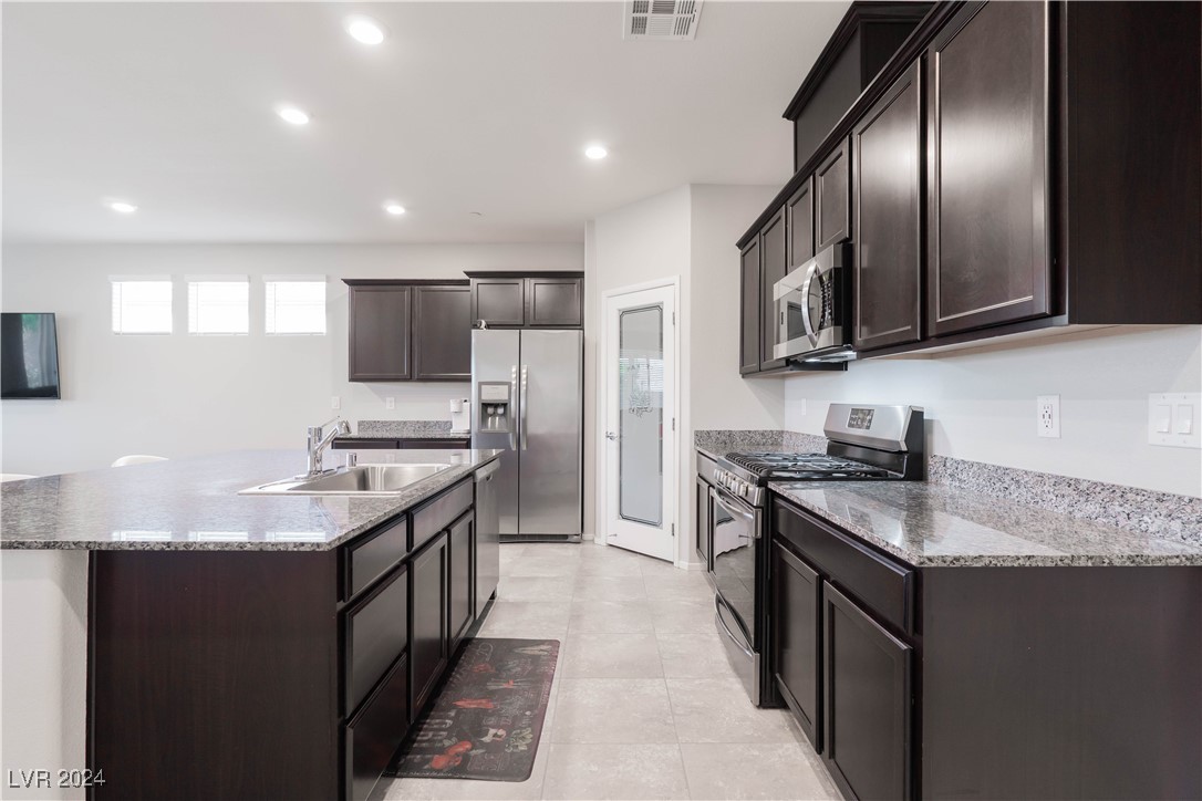 2137 Rio Rancho Pointe Place Henderson, NV 89002 - Photo 4 of 41 Gallery Image 4