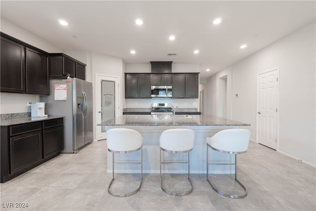 2137 Rio Rancho Pointe Place Henderson, NV 89002 - Photo 6 of 41 Gallery Image 6