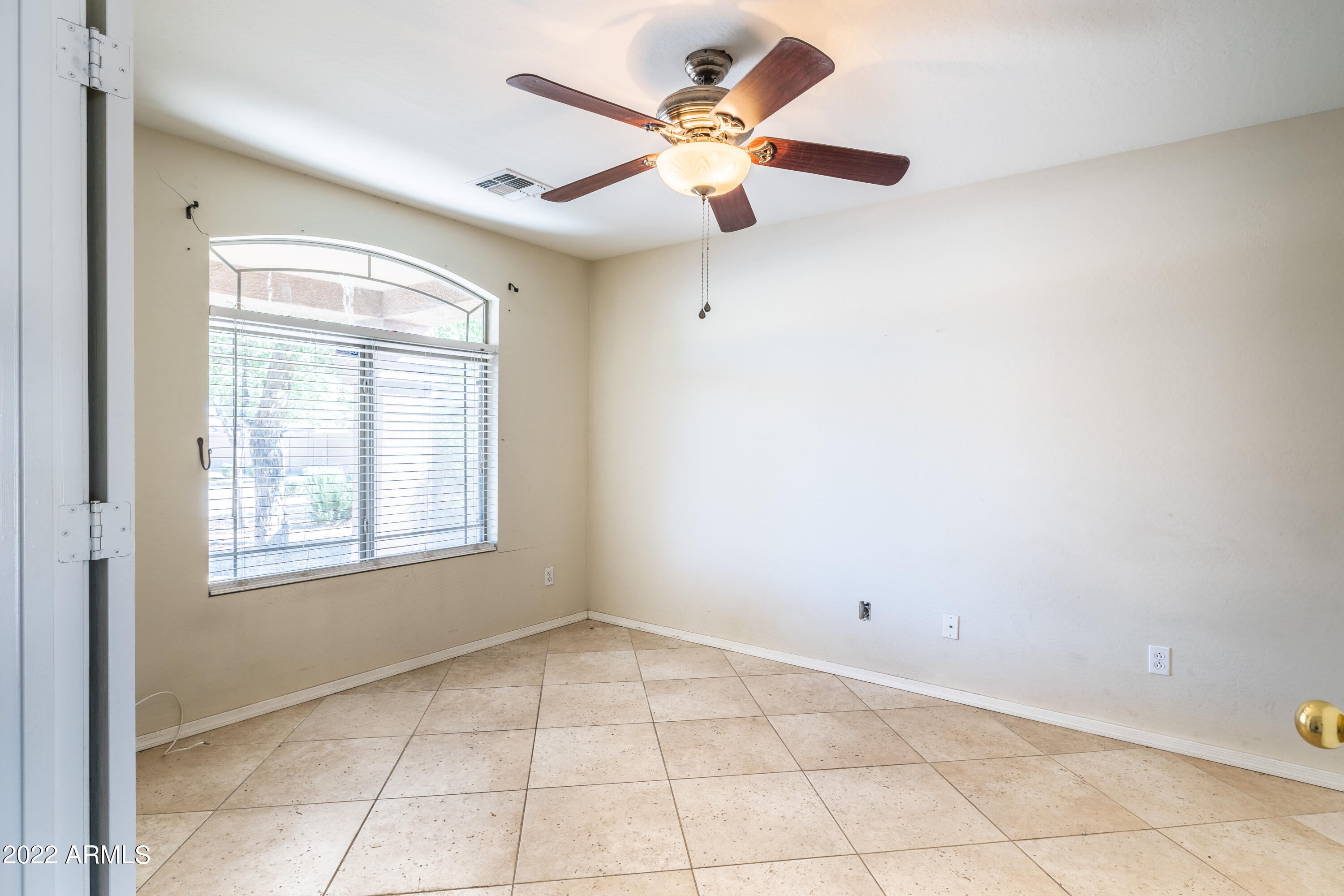 3233 West Pecan Road Phoenix, AZ 85041 - Photo 4 of 35 A (3 of 34)