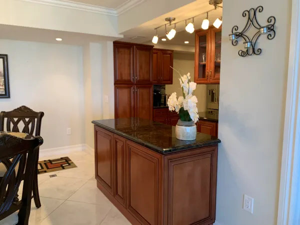 $9,500 | 3450 South Ocean Boulevard, Unit 508, Palm Beach, FL 33480