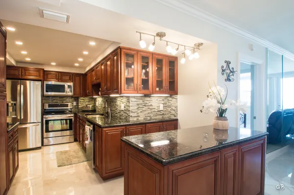 $9,500 | 3450 South Ocean Boulevard, Unit 508, Palm Beach, FL 33480