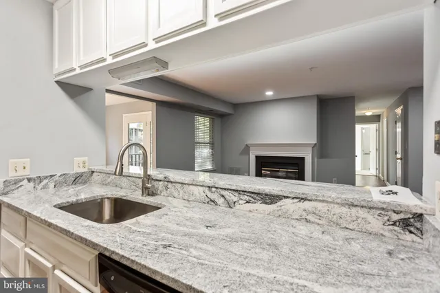 $2,350 | 4108 Monument Court, Unit 204, Fairfax, VA 22033