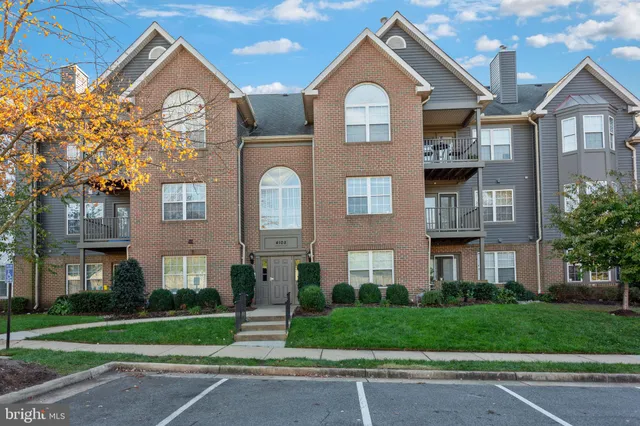 $2,350 | 4108 Monument Court, Unit 204, Fairfax, VA 22033