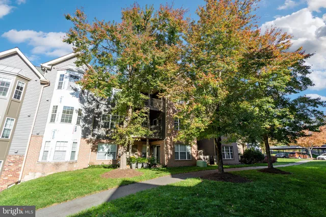 $2,350 | 4108 Monument Court, Unit 204, Fairfax, VA 22033