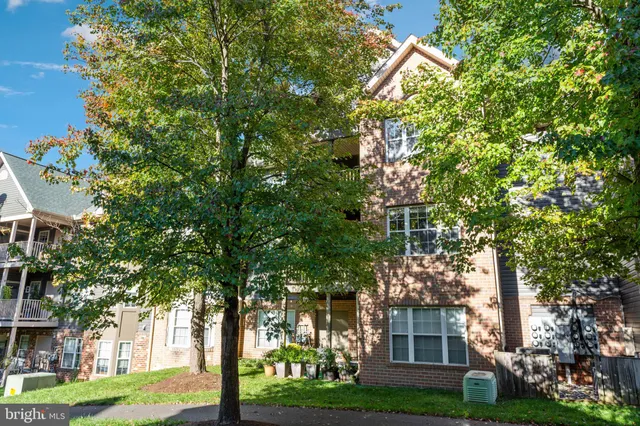 $2,350 | 4108 Monument Court, Unit 204, Fairfax, VA 22033