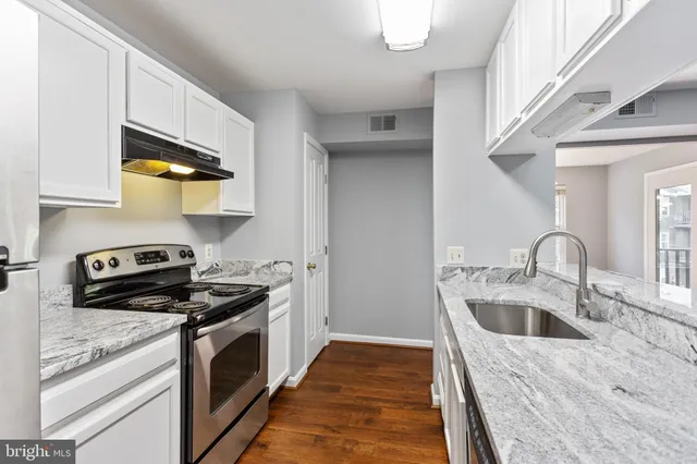 $2,350 | 4108 Monument Court, Unit 204, Fairfax, VA 22033