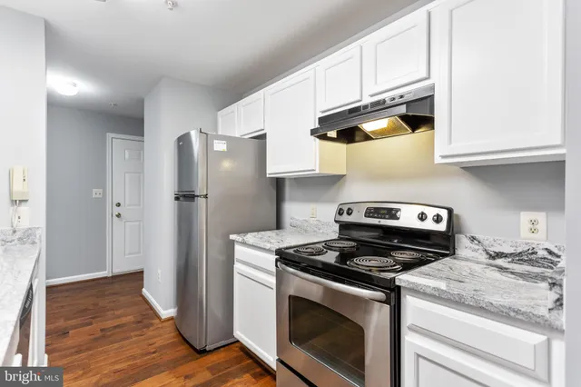 $2,350 | 4108 Monument Court, Unit 204, Fairfax, VA 22033