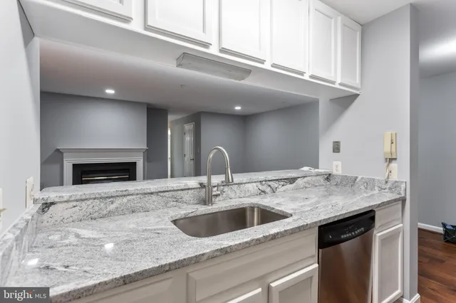 $2,350 | 4108 Monument Court, Unit 204, Fairfax, VA 22033