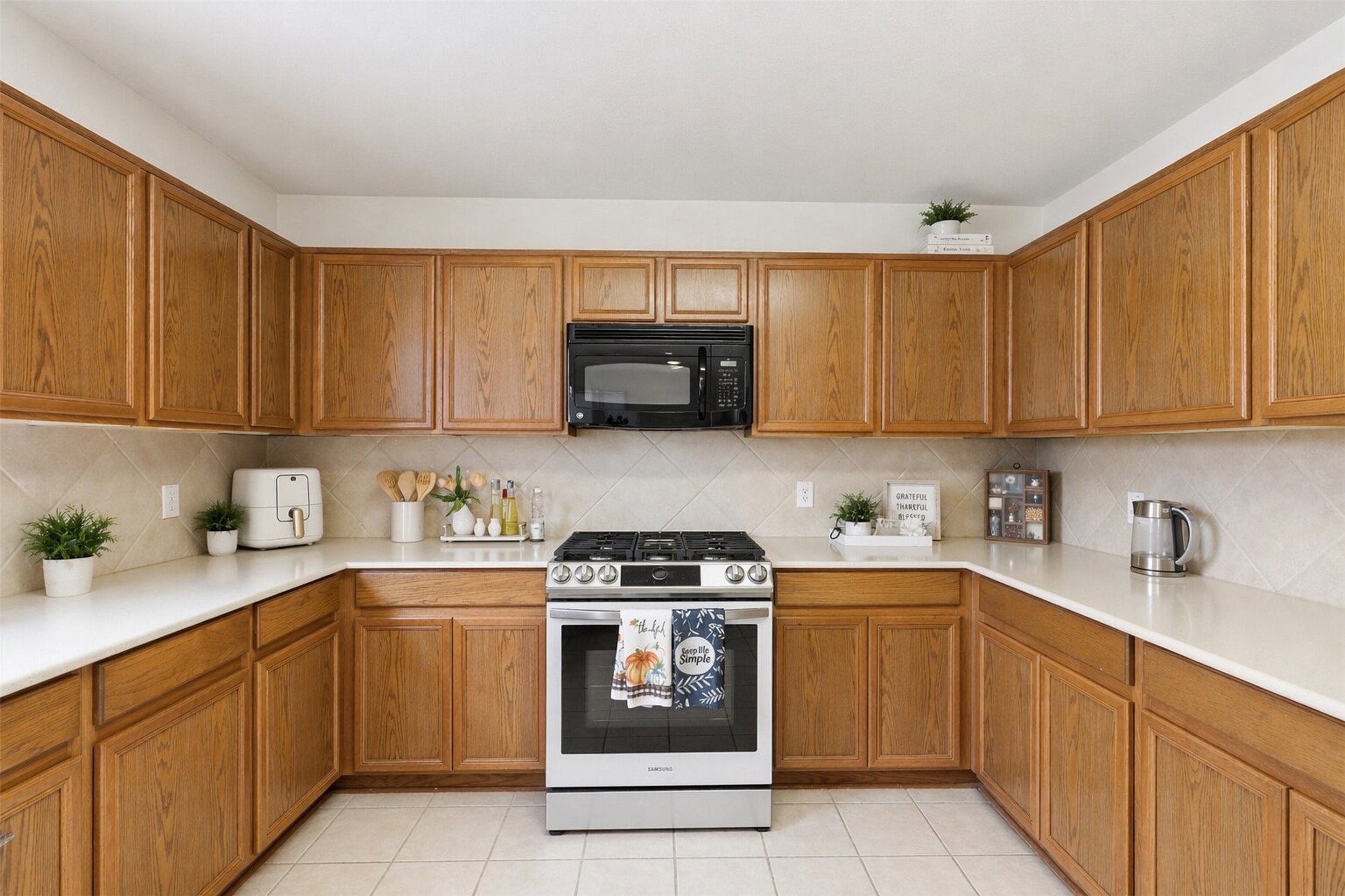 3010 Swift Brook Glen Way Spring, TX 77389 - Photo 6 of 17 a kitchen with stainless steel appliances granite countertop white cabinets sink and a granite counter top