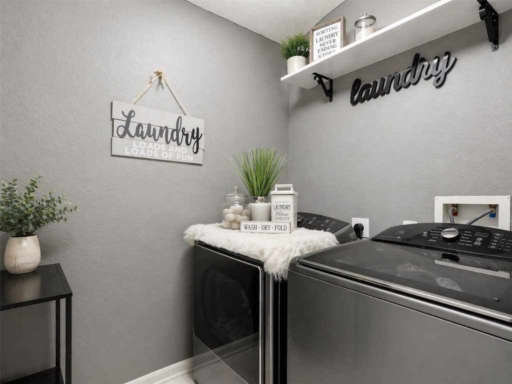 3010 Swift Brook Glen Way Spring, TX 77389 - Photo 10 of 17 a bath room with a sink and a potted plant