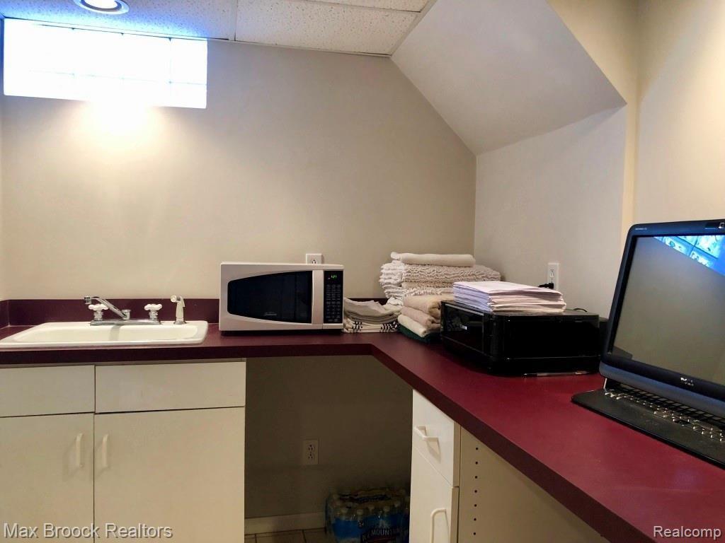 1827 Mansfield Road Birmingham, MI 48009 - Photo 31 of 34 Laundry area*.jpg