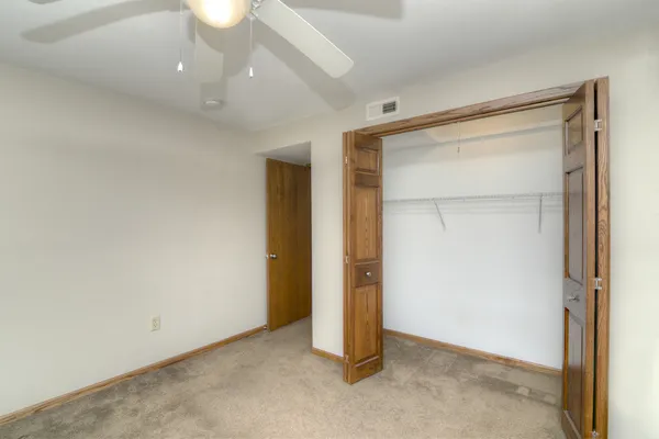 $3,200 | 1070 Center Drive, South Elgin, IL 60177