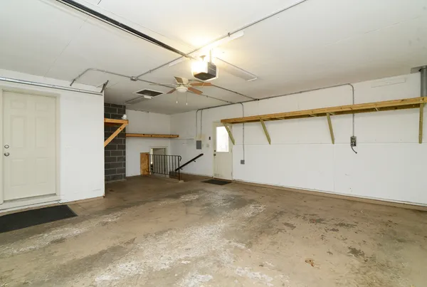 $3,200 | 1070 Center Drive, South Elgin, IL 60177
