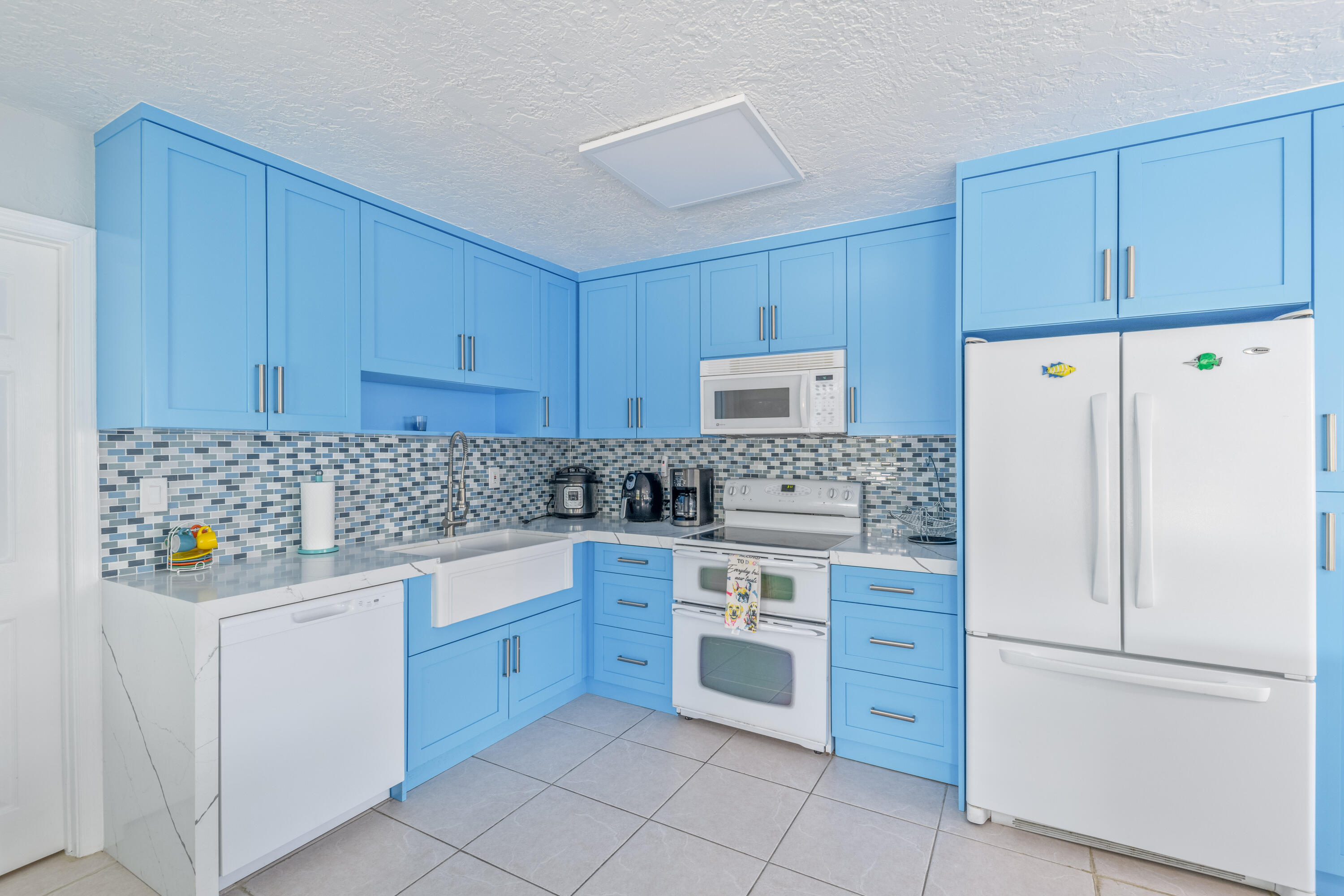 8260 Aviation Boulevard Marathon, FL 33050 - Photo 16 of 36 a kitchen with stainless steel appliances granite countertop a refrigerator and a stove