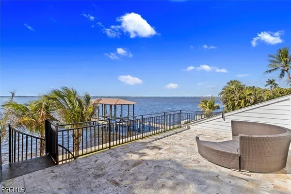 $2,700,000 | 3540 Stuart Court, Fort Myers, FL 33901