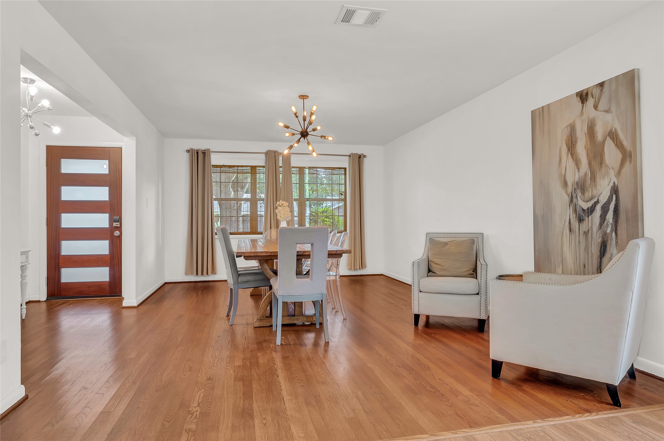 5604 Flack Street Houston, TX 77081 - Photo 3 of 22 entrance and dining