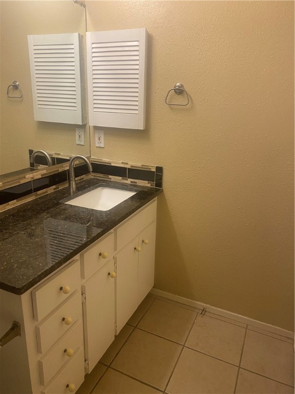 612 Park Place, Unit 303 Austin, TX 78705 - Photo 10 of 26 a bathroom with a granite countertop sink and a window