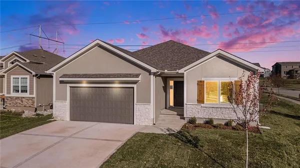 $499,950 | 10101 North Oakland Avenue, Kansas City, MO 64157