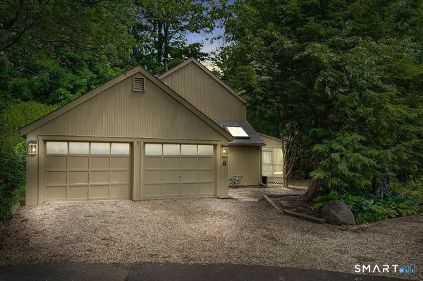 $369,900 | 8 Laurel Lane, Unit 8, Avon, CT 06001