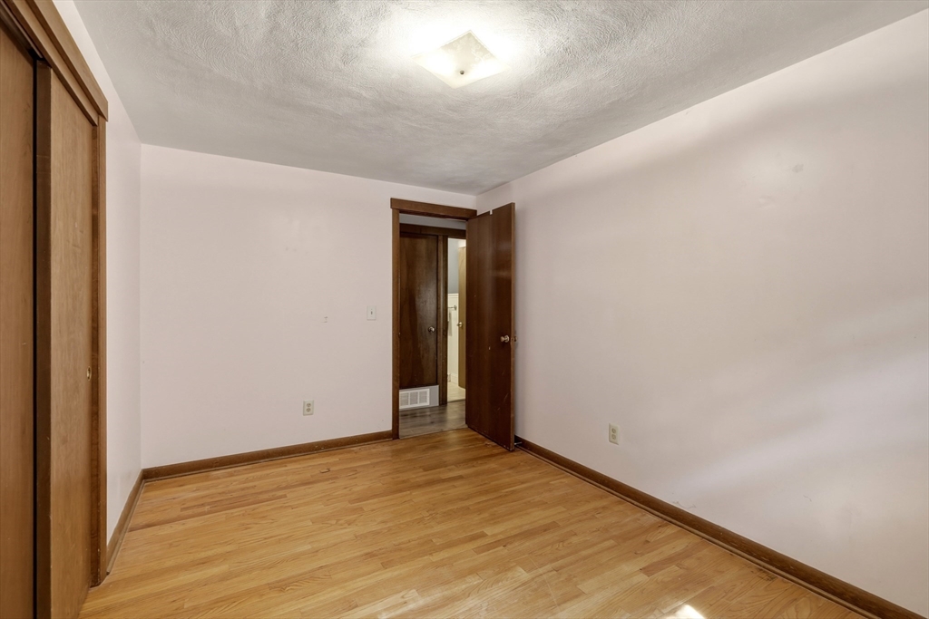 64 Tioga Street Springfield, MA 01128 - Photo 16 of 27
