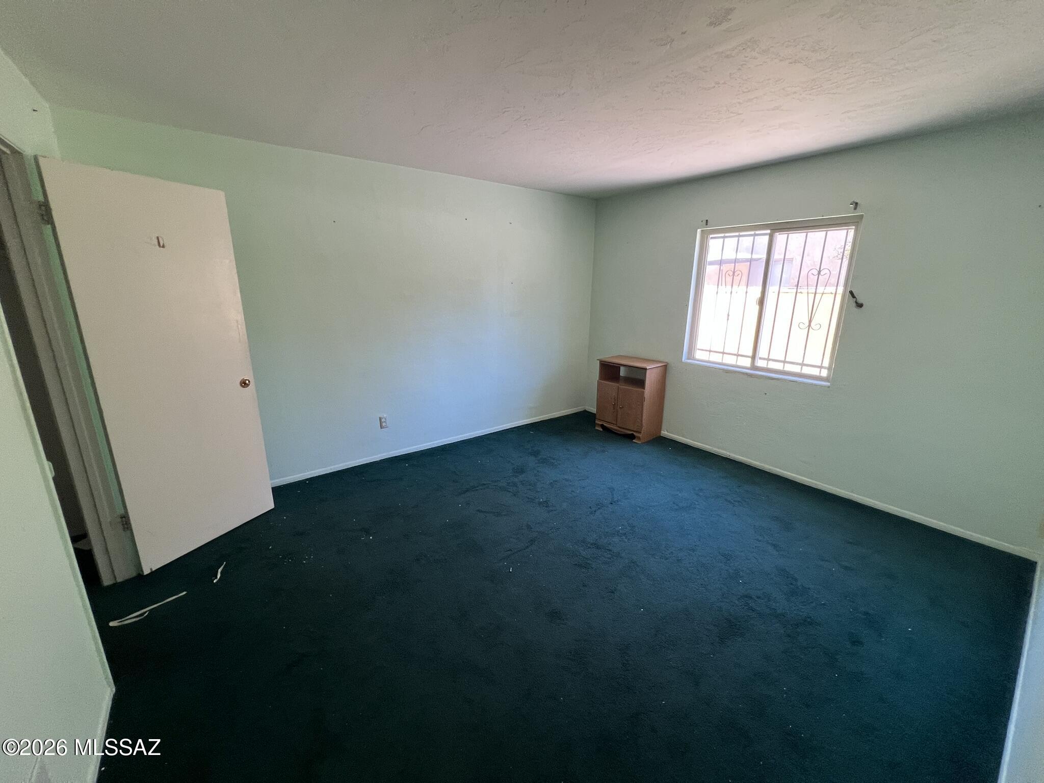810 South Kolb Road, Unit 53 Tucson, AZ 85710 - Photo 6 of 7 an empty room with windows