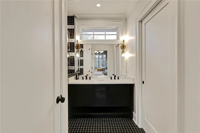 $750,000 | 724 Bradford Street Northwest, Gainesville, GA 30501