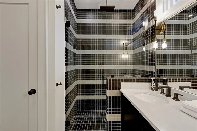 $750,000 | 724 Bradford Street Northwest, Gainesville, GA 30501