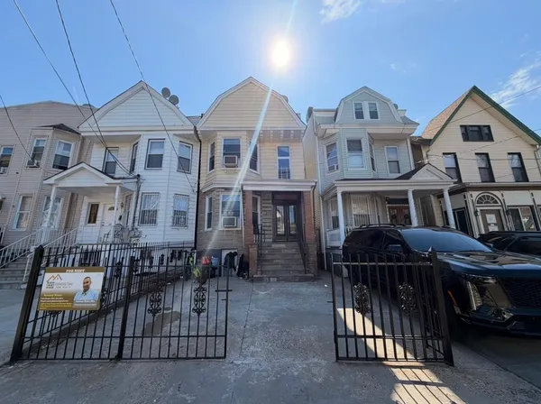 $2,400 | 223 Harrison Avenue, Unit 2, Jersey City, NJ 07304