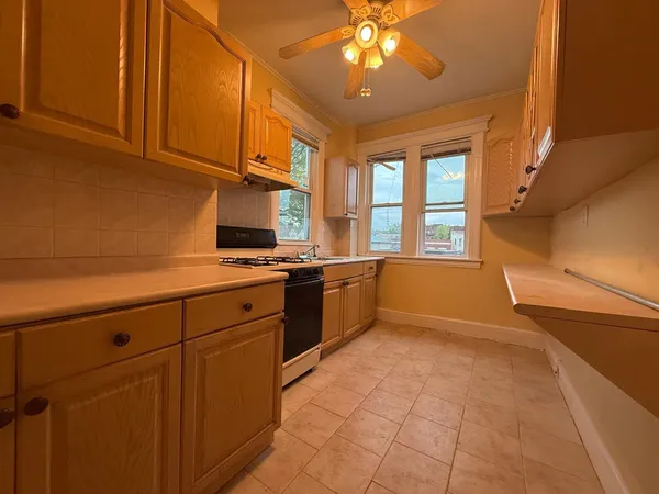 $2,400 | 223 Harrison Avenue, Unit 2, Jersey City, NJ 07304