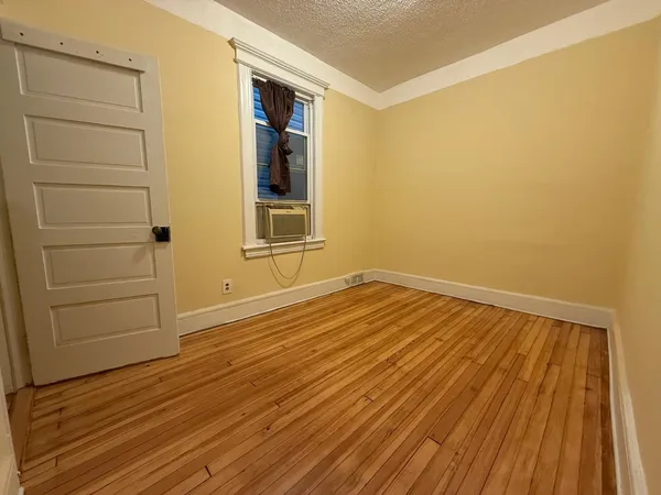 $2,400 | 223 Harrison Avenue, Unit 2, Jersey City, NJ 07304