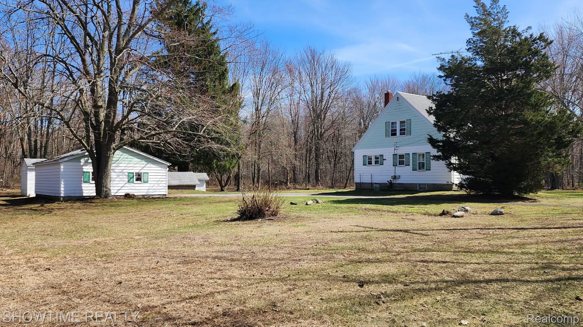 2970 Range Road Port Huron, MI 48060 - Photo 6 of 31 2970 N Range Rd 6.jpg
