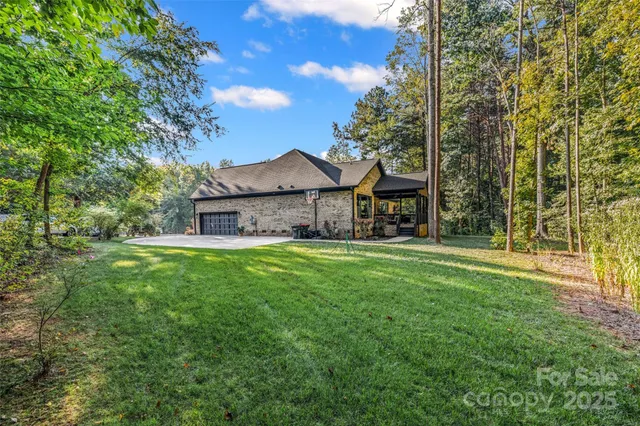 a view of a house with a backyard