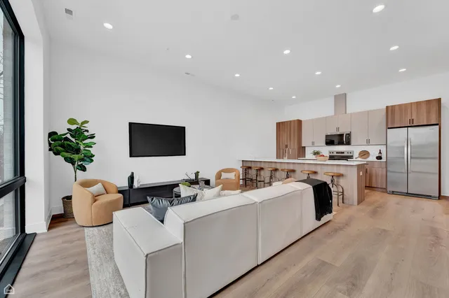 $3,300 | 1615 West 13th Street, Unit 301, Chicago, IL 60608