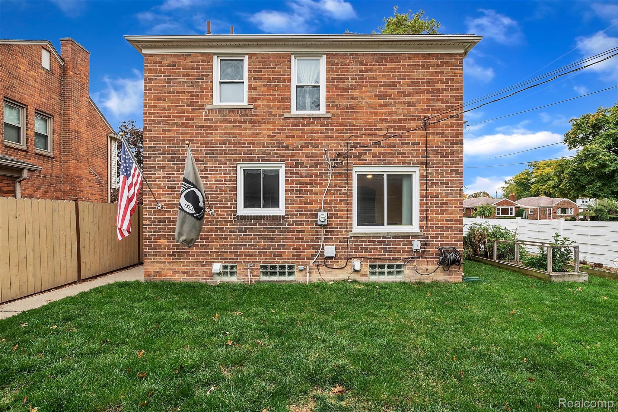 7338 Rosedale Boulevard Allen Park, MI 48101 - Photo 30 of 31 31-7338 Rosedale Blvd-WindowStill-R.jpg