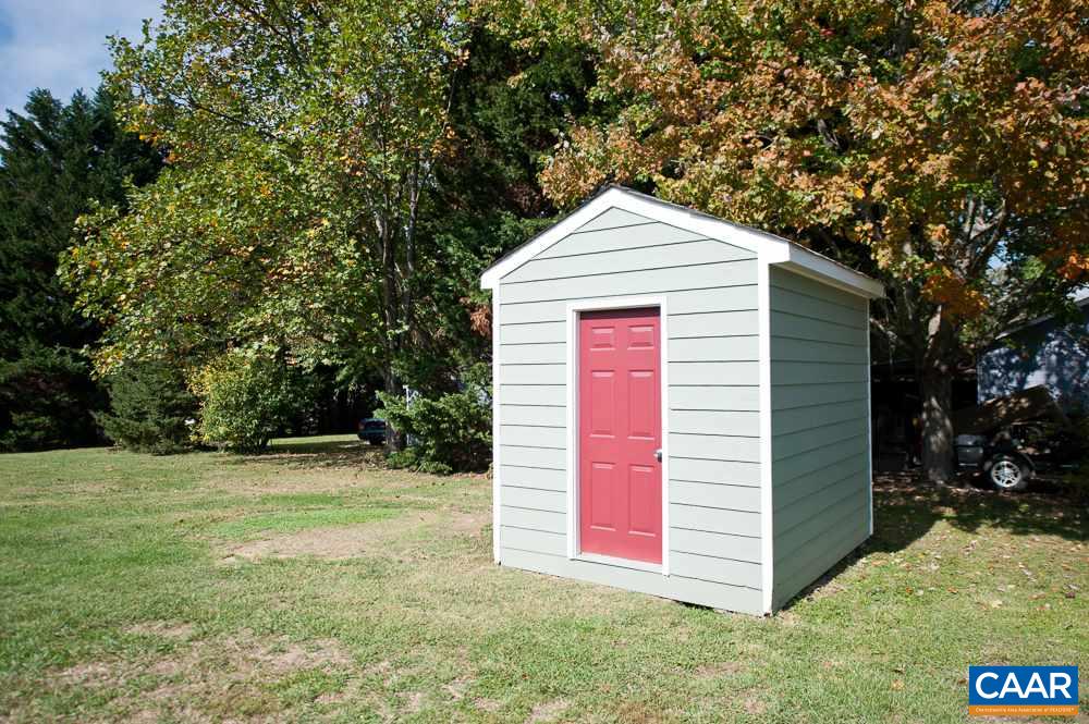 189 Stephens Loop Ruckersville, VA 22968 - Photo 8 of 20 a view of backyard of house