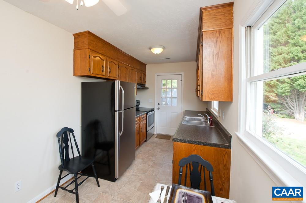 189 Stephens Loop Ruckersville, VA 22968 - Photo 10 of 20 a kitchen with granite countertop a refrigerator stove top oven dining table and chairs