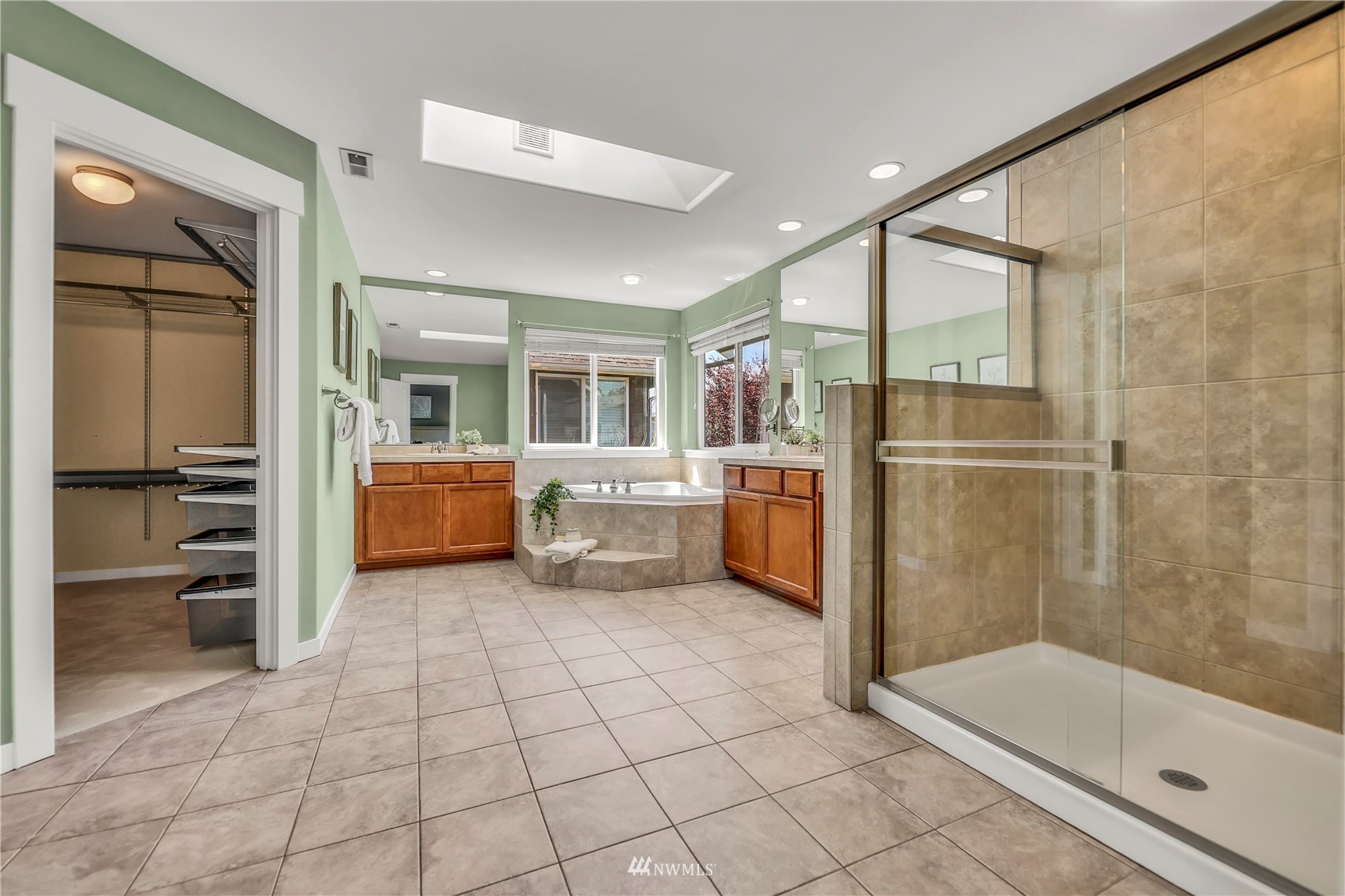871 Jericho Place Northeast Renton, WA 98059 - Photo 17 of 31 a bathroom with a tub a mirror and a shower